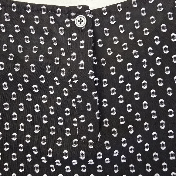 LOFT Blouse Black White Raised Dot 3/4 Sleeve Ruffle Cuffs Officewear M - Picture 7 of 13